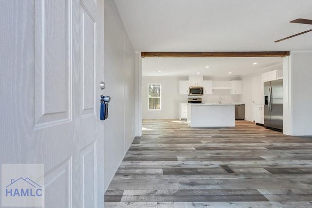 36 Barn Road Circle, Jesup, GA 31545