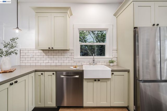 815 45Th St, Oakland, CA 94608