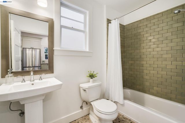 815 45Th St, Oakland, CA 94608