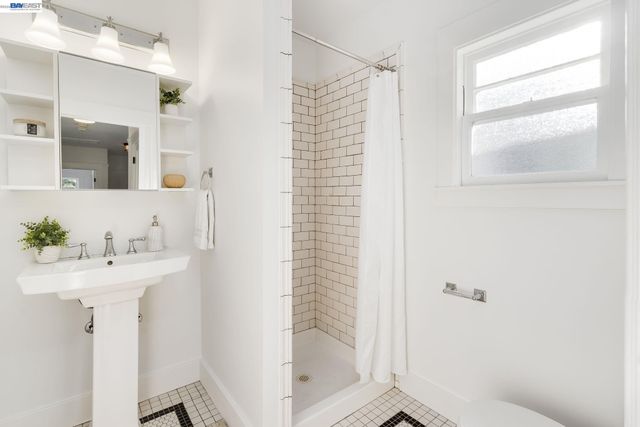 815 45Th St, Oakland, CA 94608