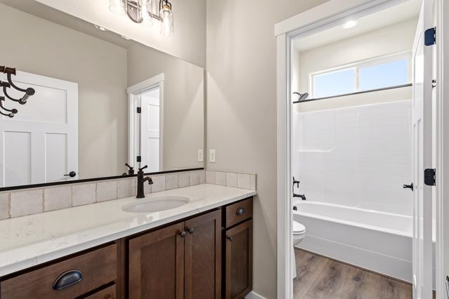 12184 N VALENCIA Ave, Spokane, WA 99218