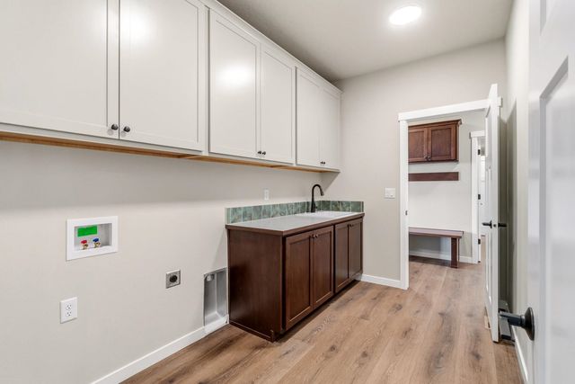 12184 N VALENCIA Ave, Spokane, WA 99218