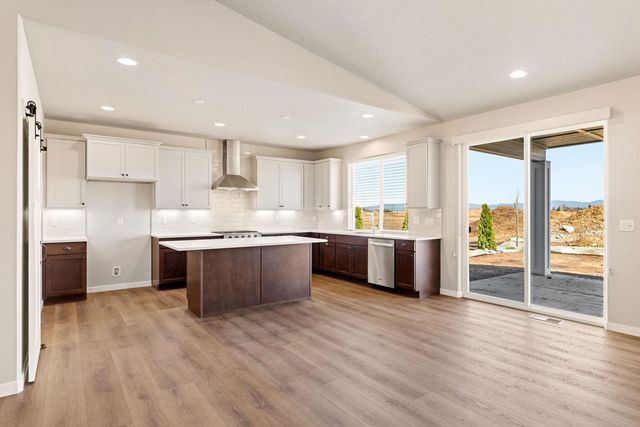 12184 N VALENCIA Ave, Spokane, WA 99218