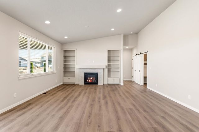 12184 N VALENCIA Ave, Spokane, WA 99218