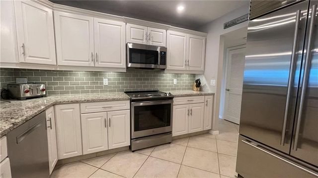 3939 Ocean Drive 407B, Vero Beach, FL 32963
