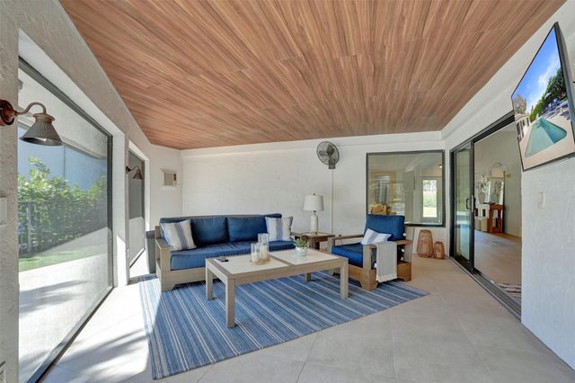 614 W Lakewoode Circle, Delray Beach, FL 33445