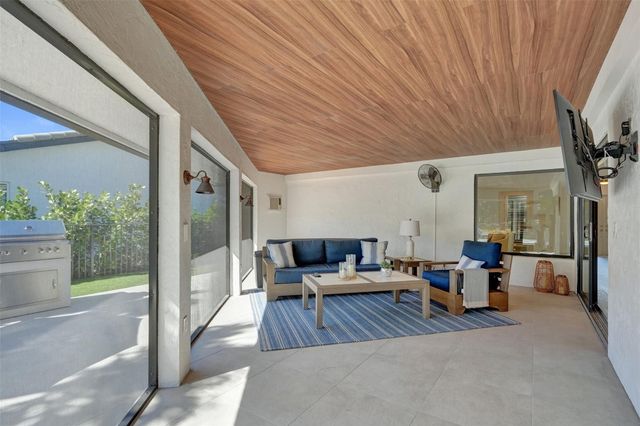 614 W Lakewoode Circle, Delray Beach, FL 33445