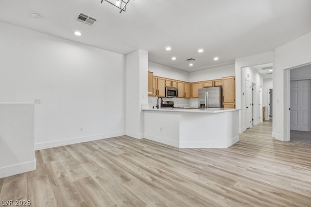 10180 Delray Beach Avenue 201, Las Vegas, NV 89129