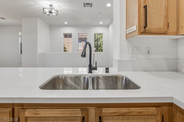 10180 Delray Beach Avenue 201, Las Vegas, NV 89129