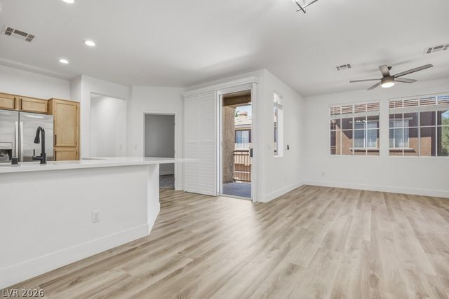 10180 Delray Beach Avenue 201, Las Vegas, NV 89129
