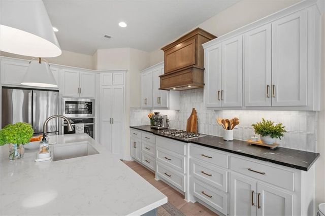 17808 Rainbow Boulevard, Stilwell, KS 66085