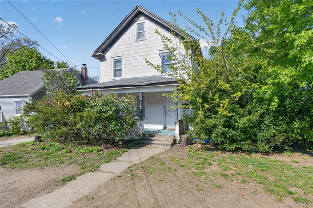 95 Rose Avenue, Roosevelt, NY 11575