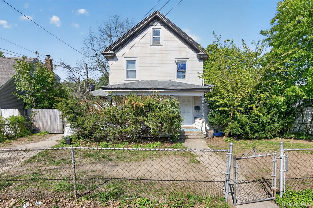 95 Rose Avenue, Roosevelt, NY 11575