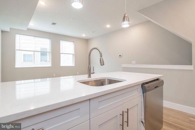 2010 N 8TH ST, Philadelphia, PA 19122