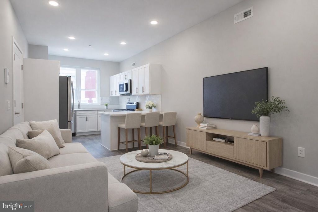 2010 N 8TH ST, Philadelphia, PA 19122