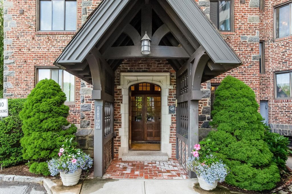 47 Lafayette Place APT 6J, Greenwich, CT 06830