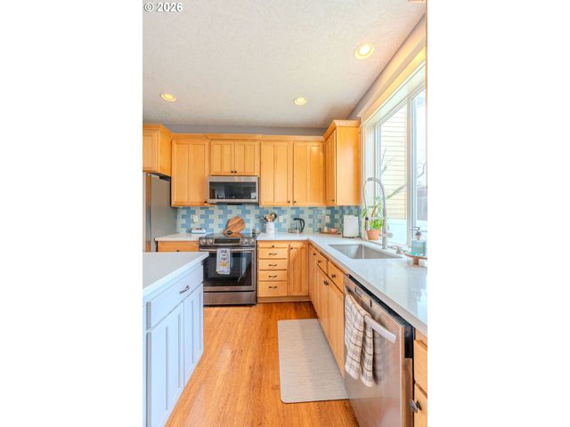 1861 Nw WONDERVIEW Ave, Gresham, OR 97030