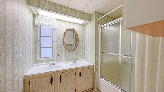 203 50TH AVENUE PLAZA E, Bradenton, FL 34203