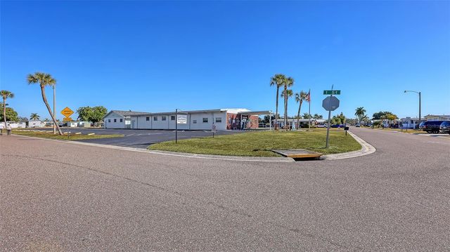 203 50TH AVENUE PLAZA E, Bradenton, FL 34203