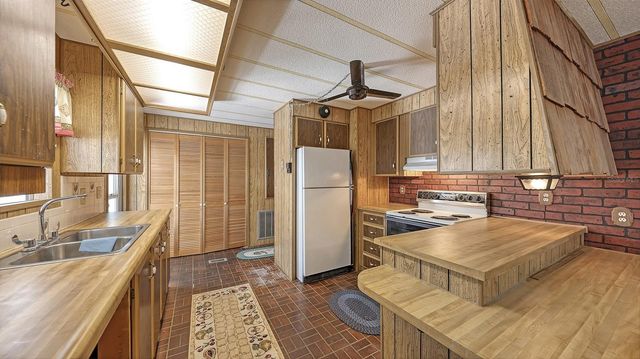 203 50TH AVENUE PLAZA E, Bradenton, FL 34203