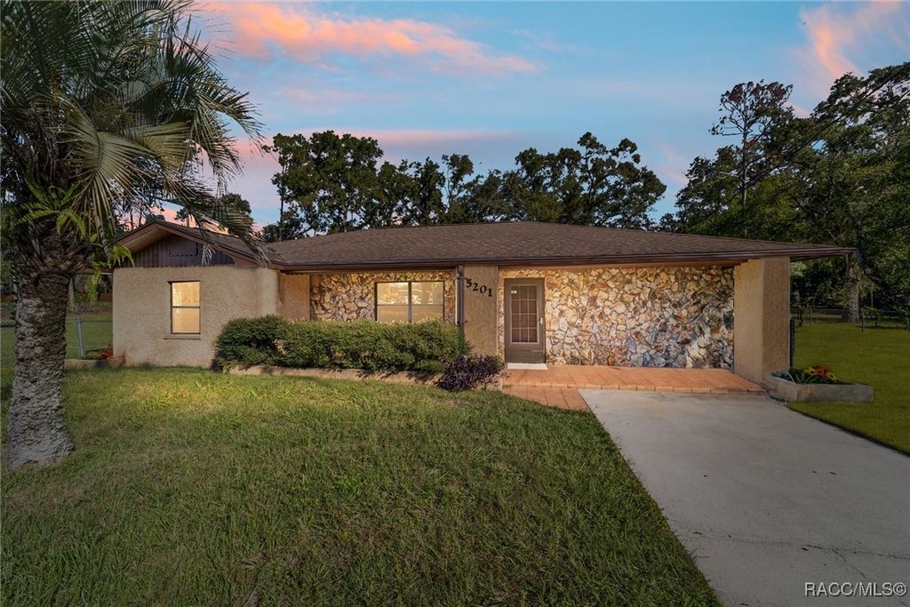 5201 E Jasmine Lane, Inverness, FL 34453