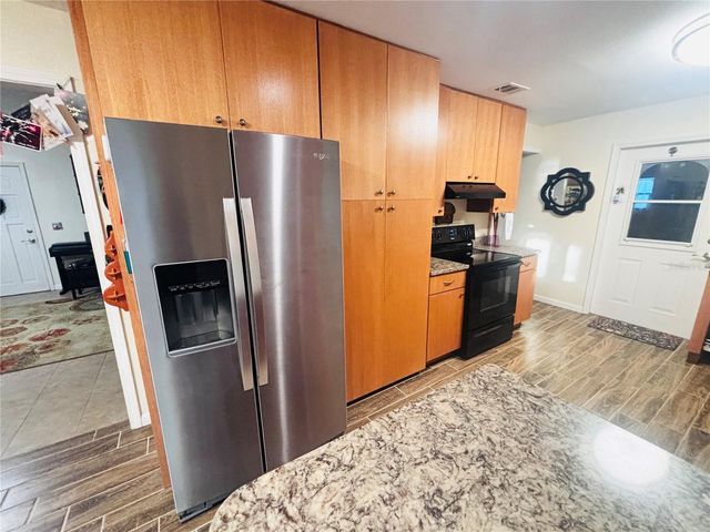 37252 HILLTOP DRIVE, Zephyrhills, FL 33541