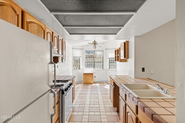 9864 VANDENBURG Street, El Paso, TX 79924