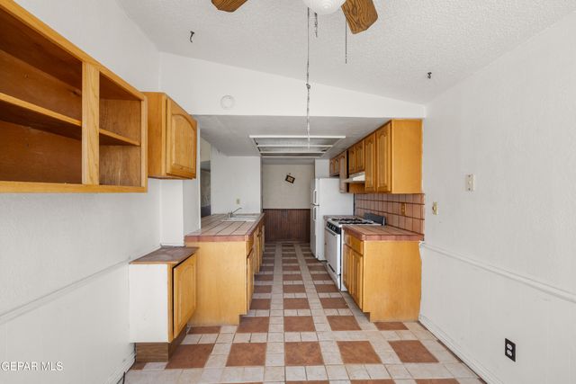 9864 VANDENBURG Street, El Paso, TX 79924