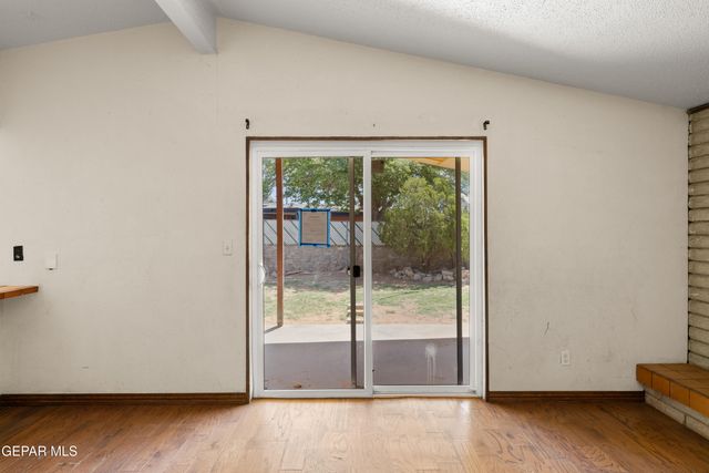 9864 VANDENBURG Street, El Paso, TX 79924