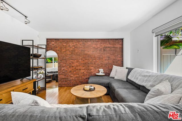 970 Palm Avenue 101, West Hollywood, CA 90069