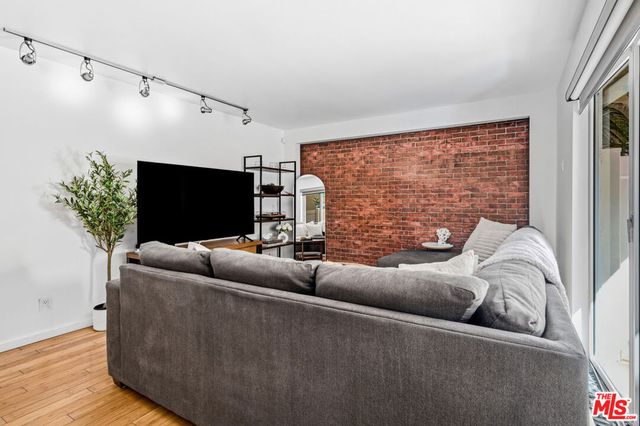 970 Palm Avenue 101, West Hollywood, CA 90069