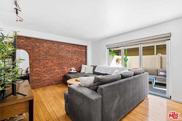 970 Palm Avenue 101, West Hollywood, CA 90069