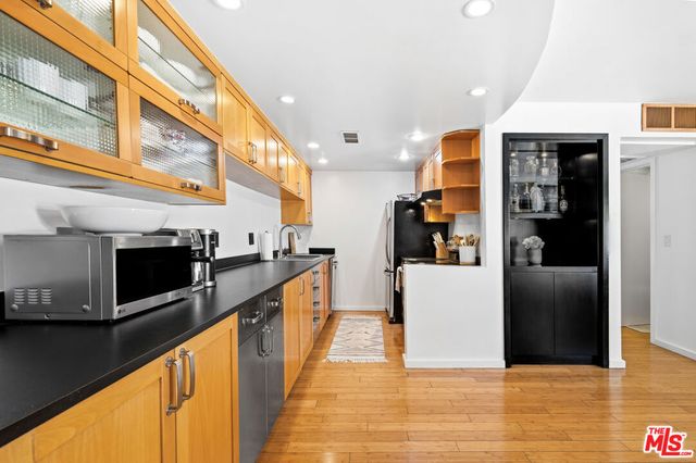 970 Palm Avenue 101, West Hollywood, CA 90069