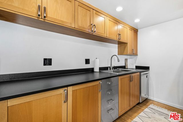 970 Palm Avenue 101, West Hollywood, CA 90069