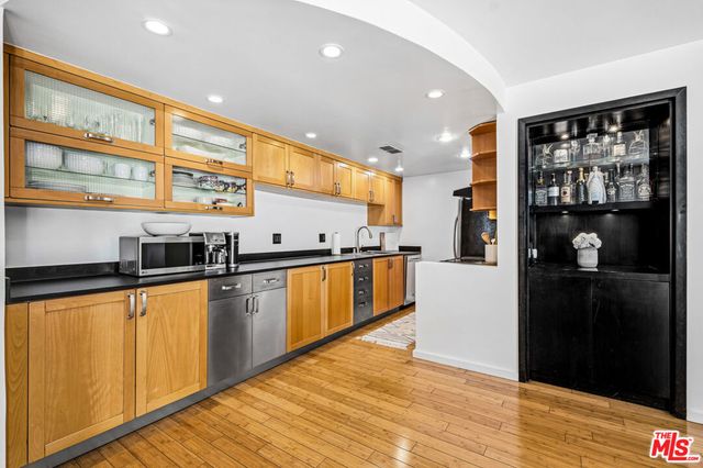 970 Palm Avenue 101, West Hollywood, CA 90069