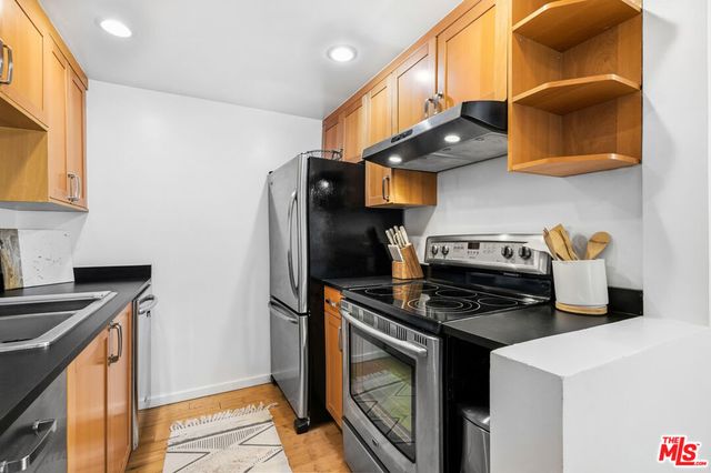 970 Palm Avenue 101, West Hollywood, CA 90069