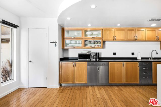 970 Palm Avenue 101, West Hollywood, CA 90069