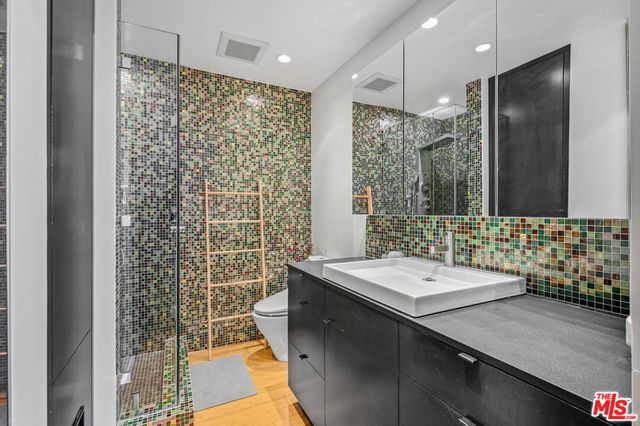 970 Palm Avenue 101, West Hollywood, CA 90069