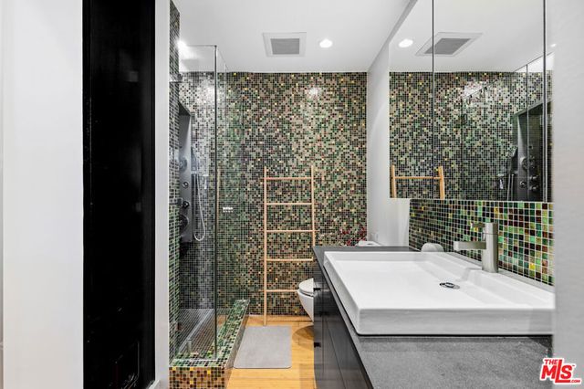 970 Palm Avenue 101, West Hollywood, CA 90069