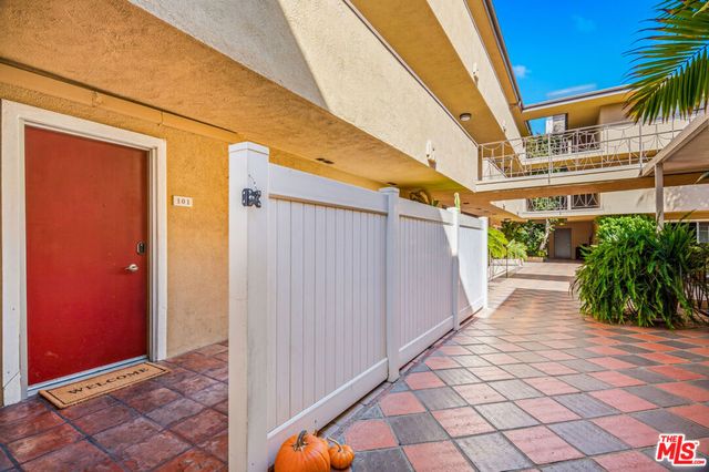 970 Palm Avenue 101, West Hollywood, CA 90069