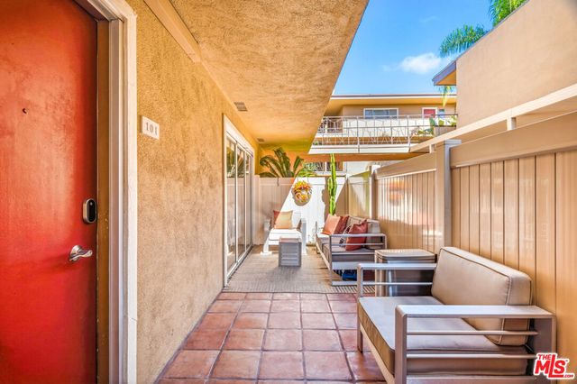 970 Palm Avenue 101, West Hollywood, CA 90069