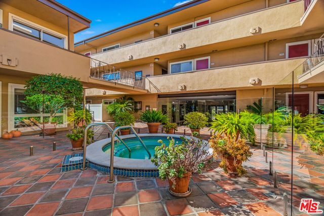 970 Palm Avenue 101, West Hollywood, CA 90069