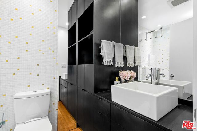 970 Palm Avenue 101, West Hollywood, CA 90069