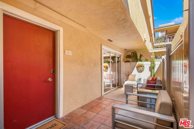 970 Palm Avenue 101, West Hollywood, CA 90069