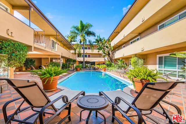 970 Palm Avenue 101, West Hollywood, CA 90069