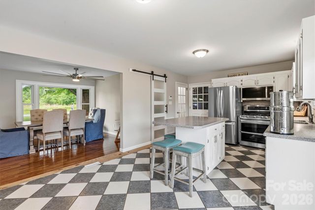 226 28th Avenue Place NE, Hickory, NC 28601