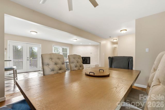 226 28th Avenue Place NE, Hickory, NC 28601