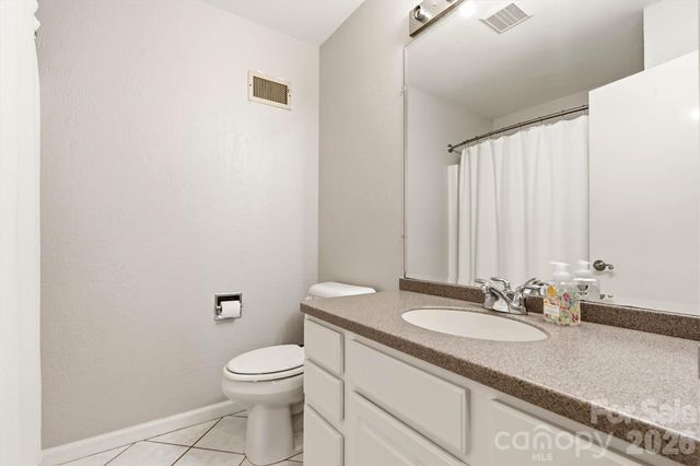 226 28th Avenue Place NE, Hickory, NC 28601