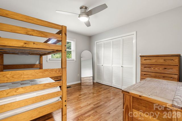 226 28th Avenue Place NE, Hickory, NC 28601