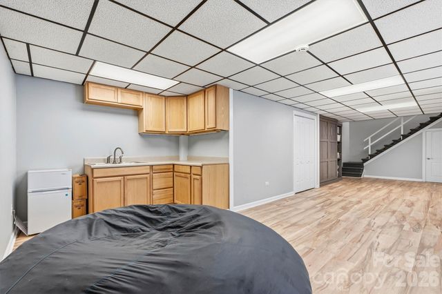 226 28th Avenue Place NE, Hickory, NC 28601